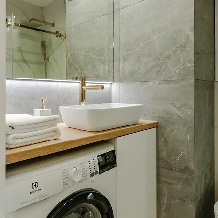 Wola, Wi-fi, Smart Lock, Air Condition Apartman *